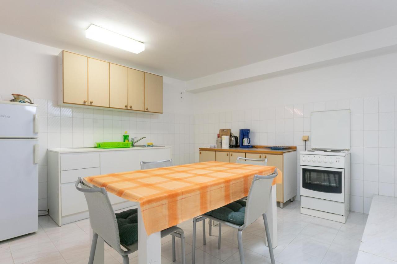 Apartment Milka Ровин Екстериор снимка